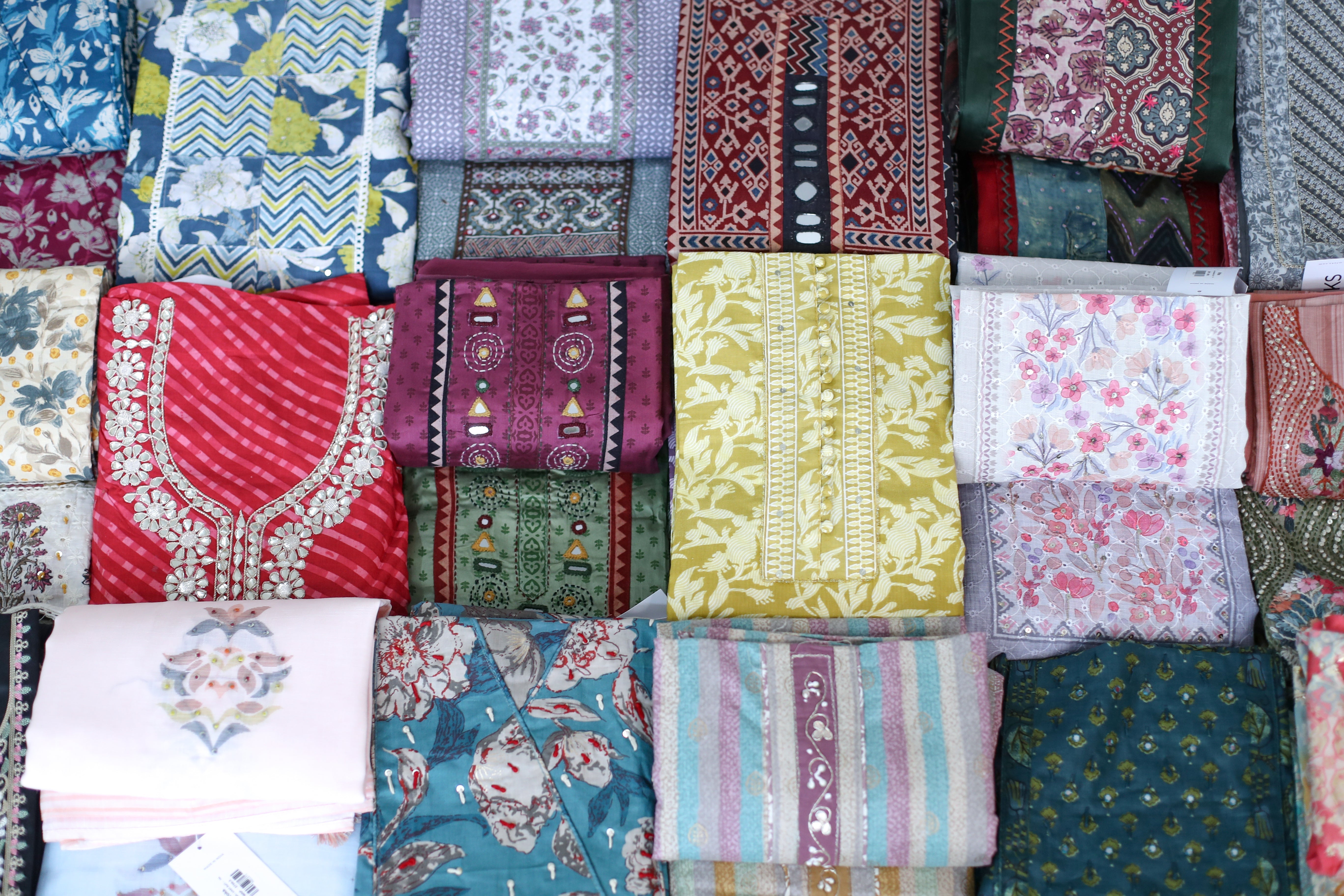 Ladies Unstitched Suits with Dupatta - M'Foks