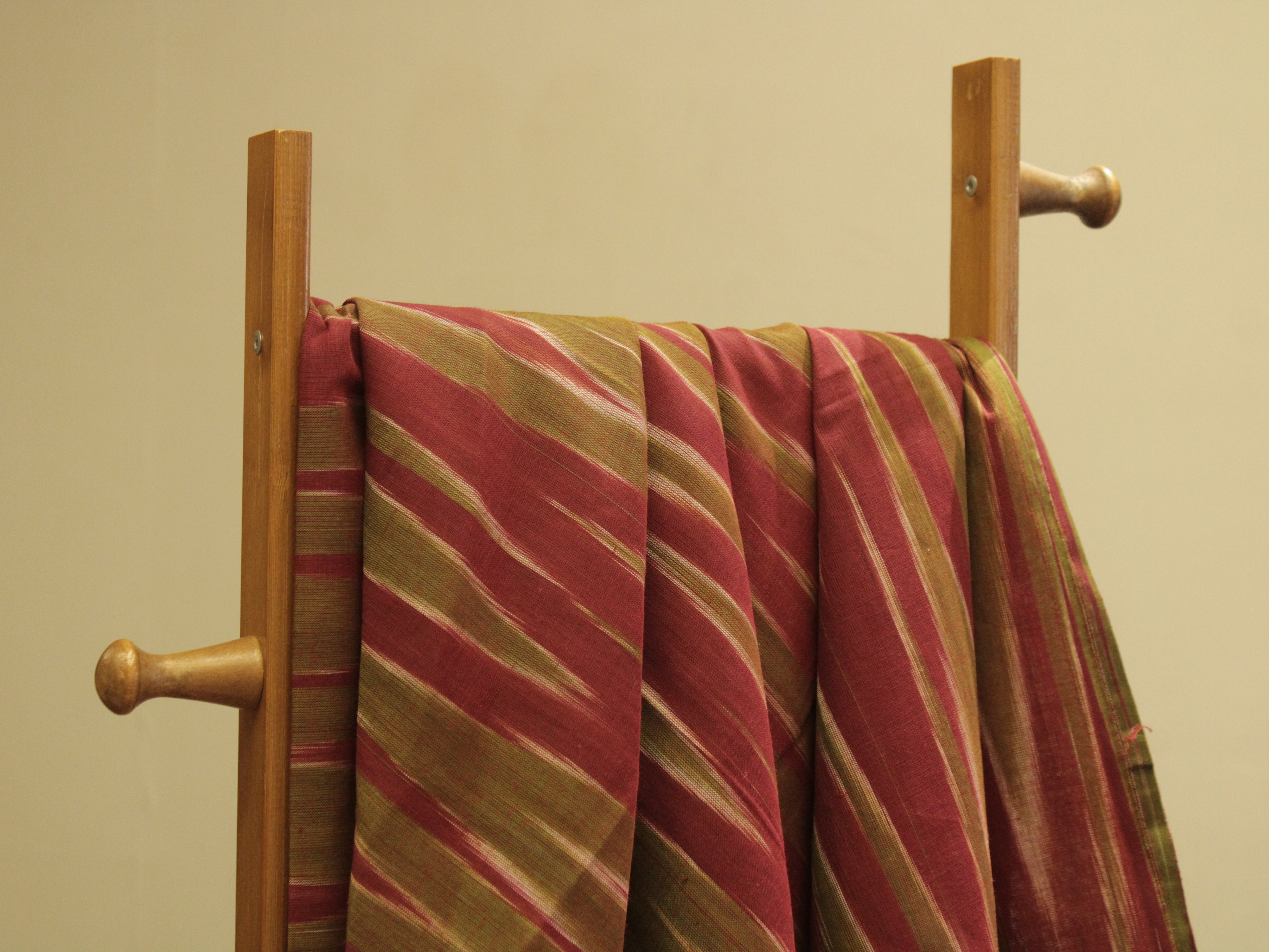 Mfoks : Handloom Pure Cotton Woven Fabric - Maroon