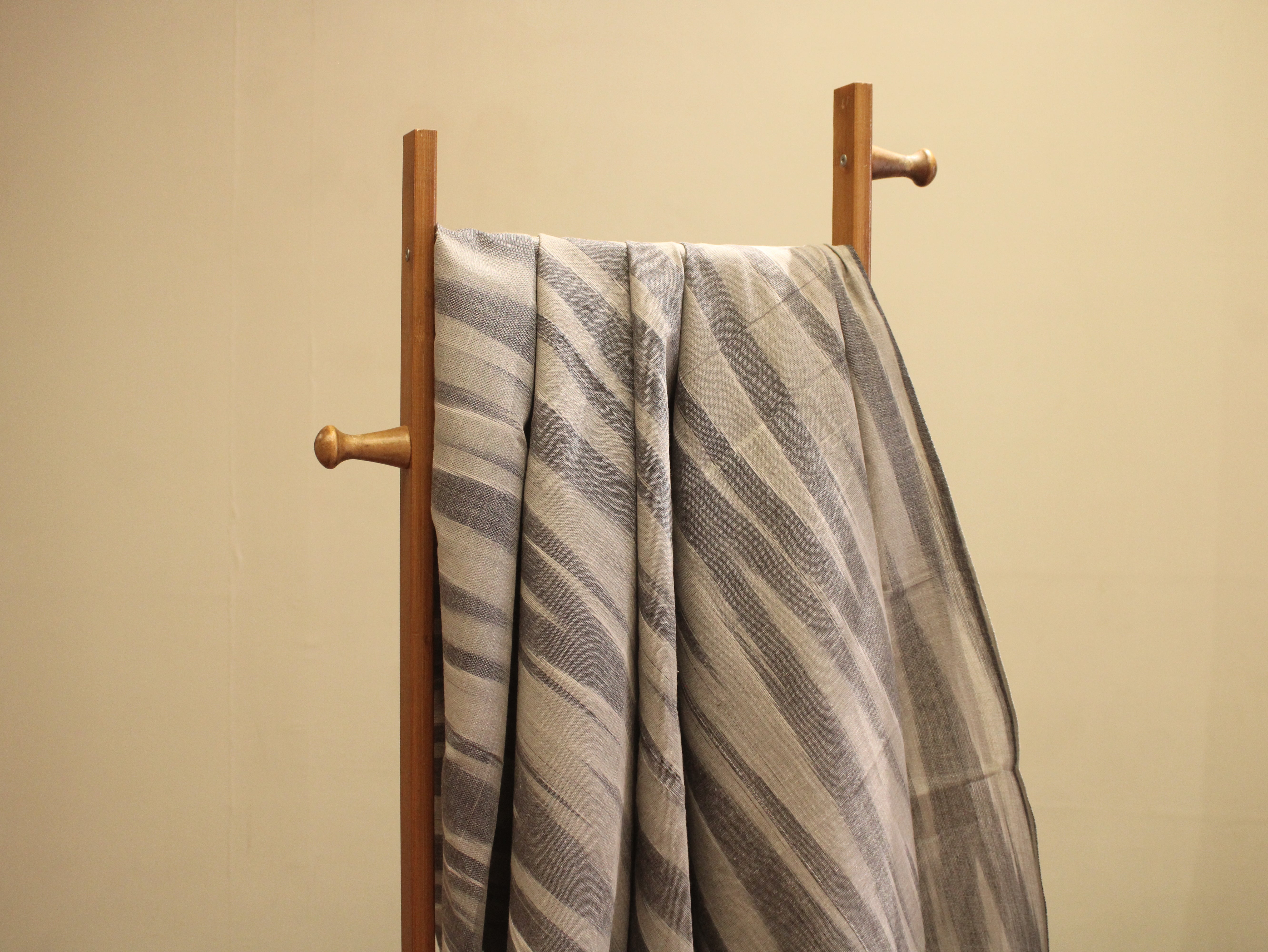 Mfoks : Handloom Pure Cotton Woven Fabric - Dark Grey