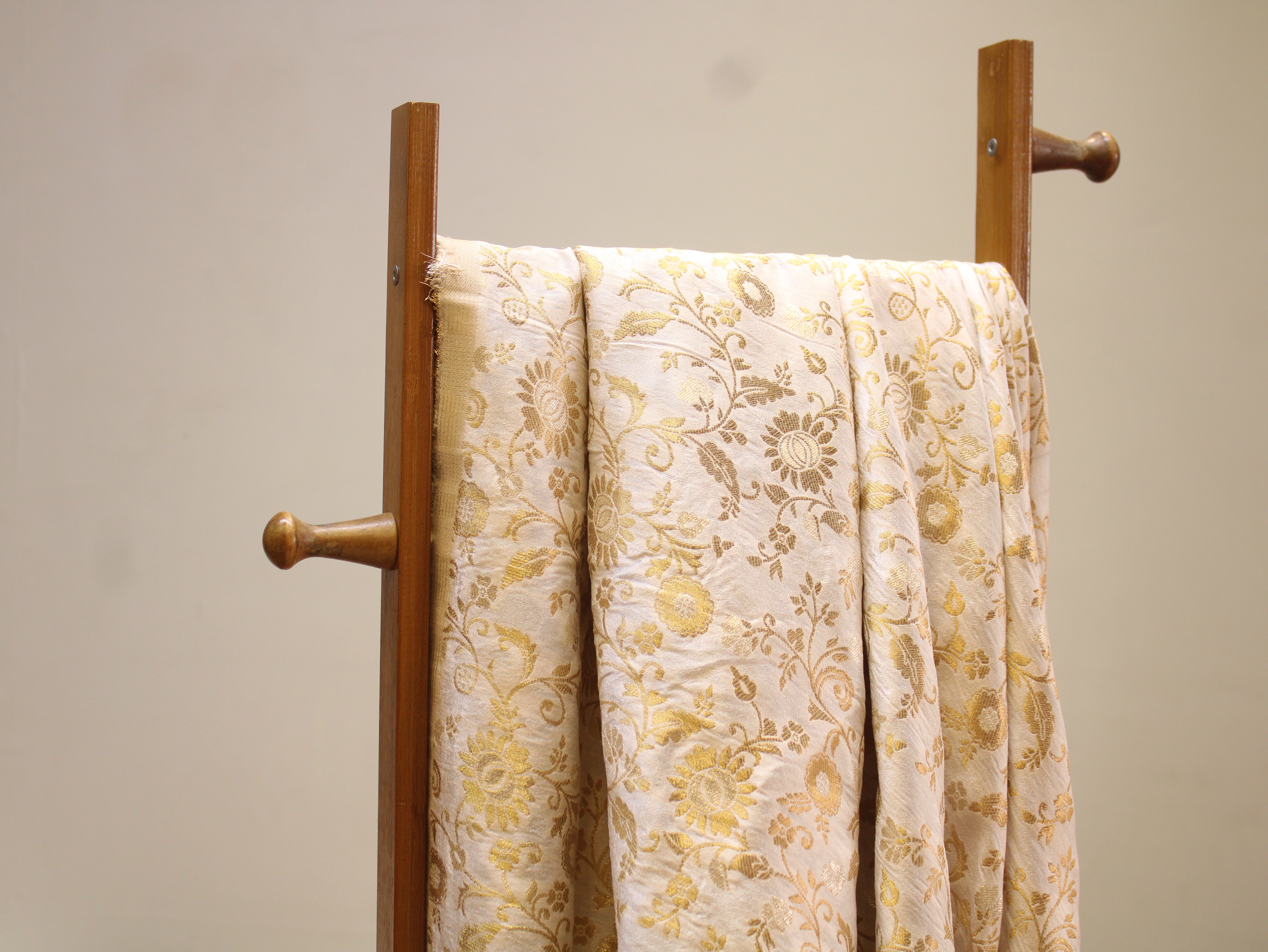 Banarasi Brocade Fabric Dual Tone Zari Floral Jacquard - White Dyeable