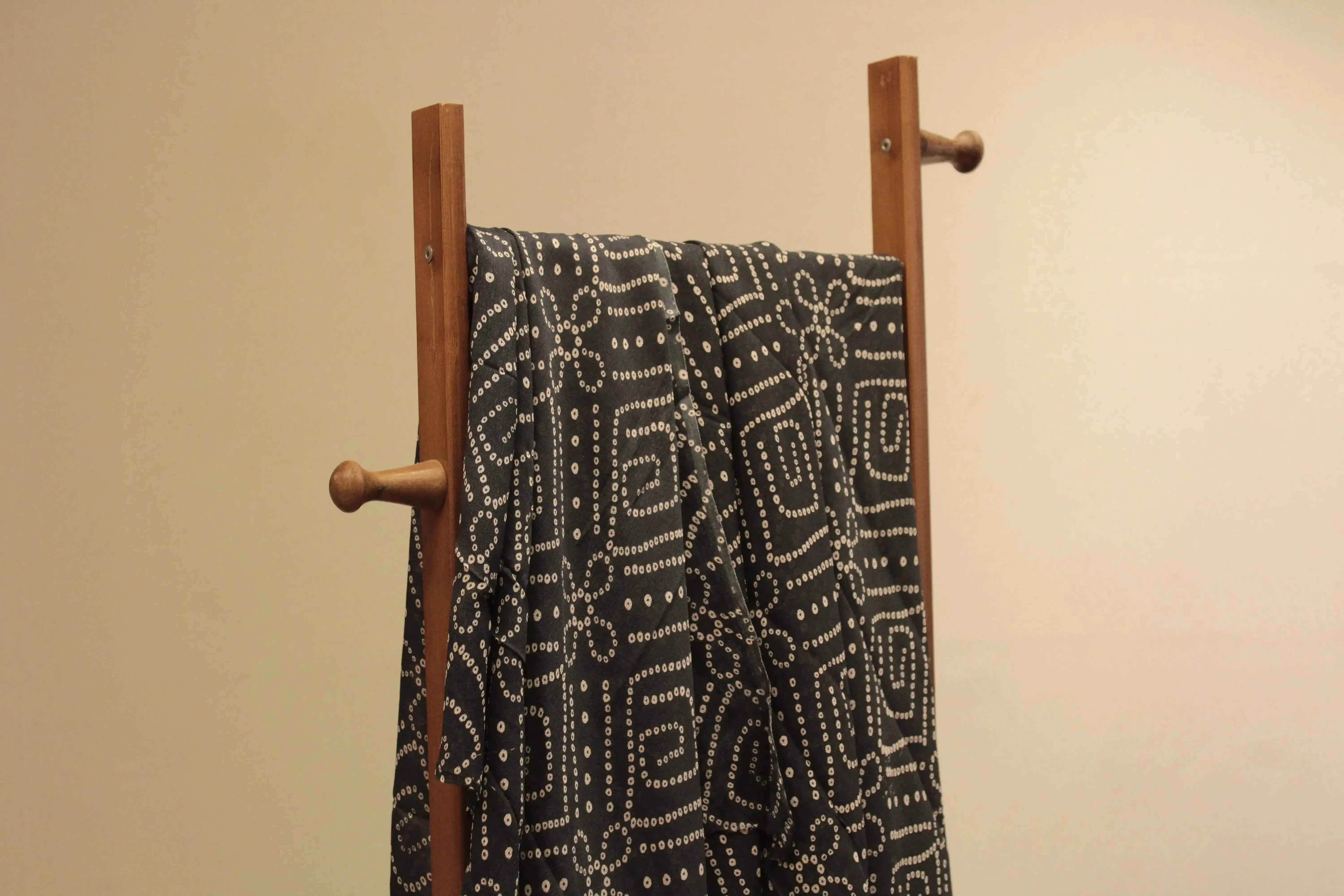 Knots: Pure Chinon Bandhej Fabric - Dark Blue - M'Foks