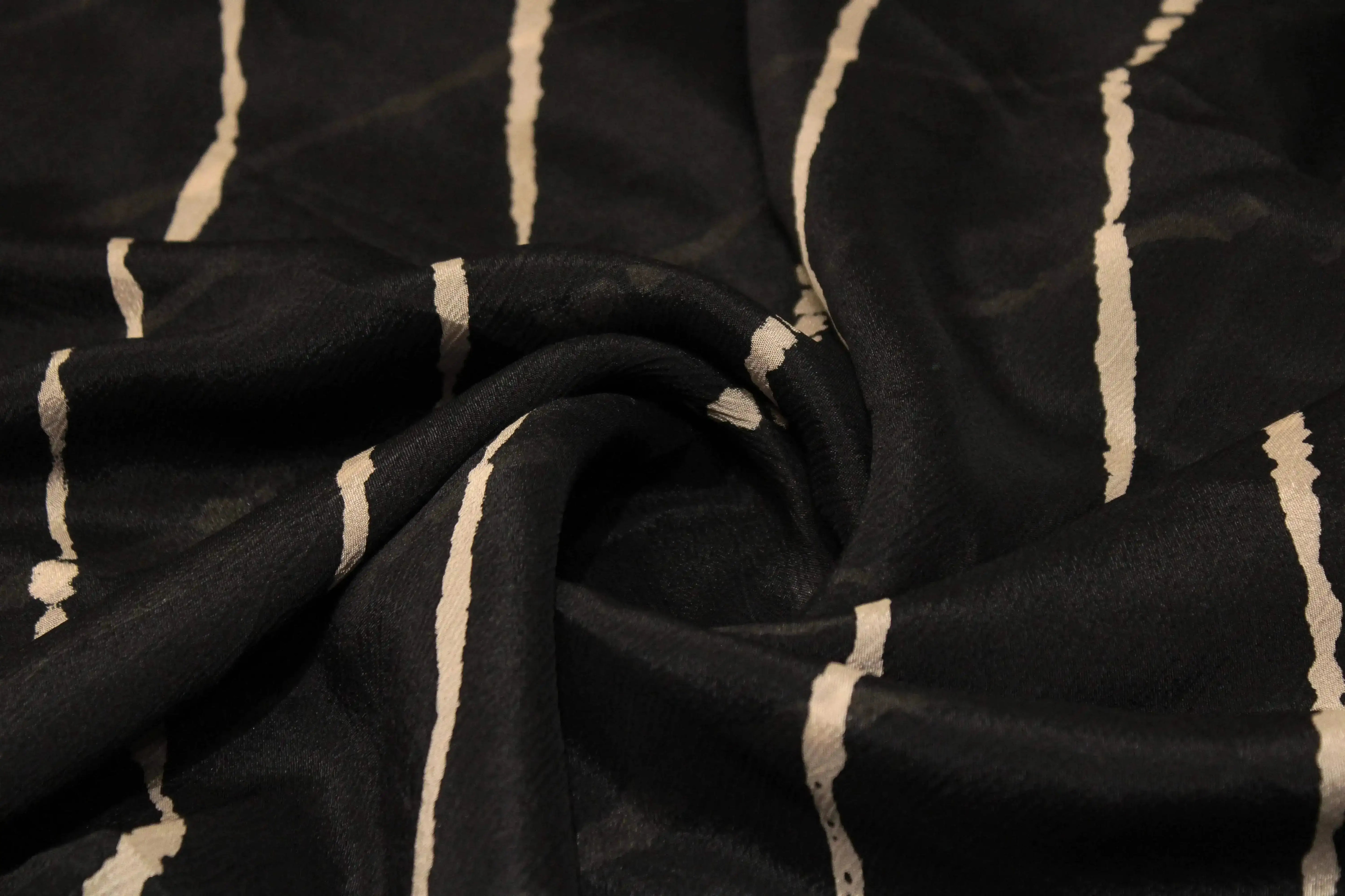 Knots: Pure Chinon Lehariya Fabric - Dark Blue - M'Foks