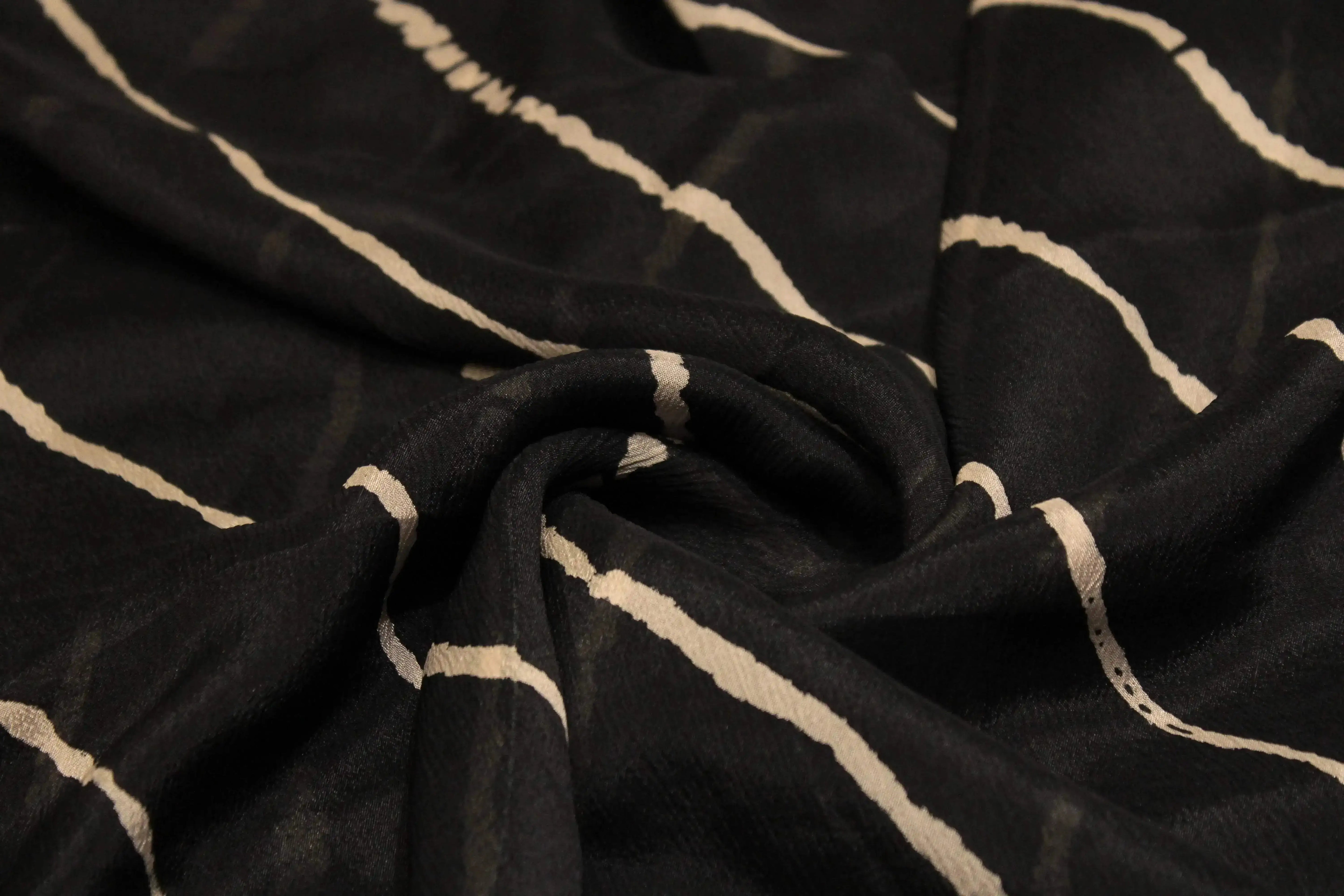 Knots: Pure Chinon Lehariya Fabric - Dark Blue - M'Foks