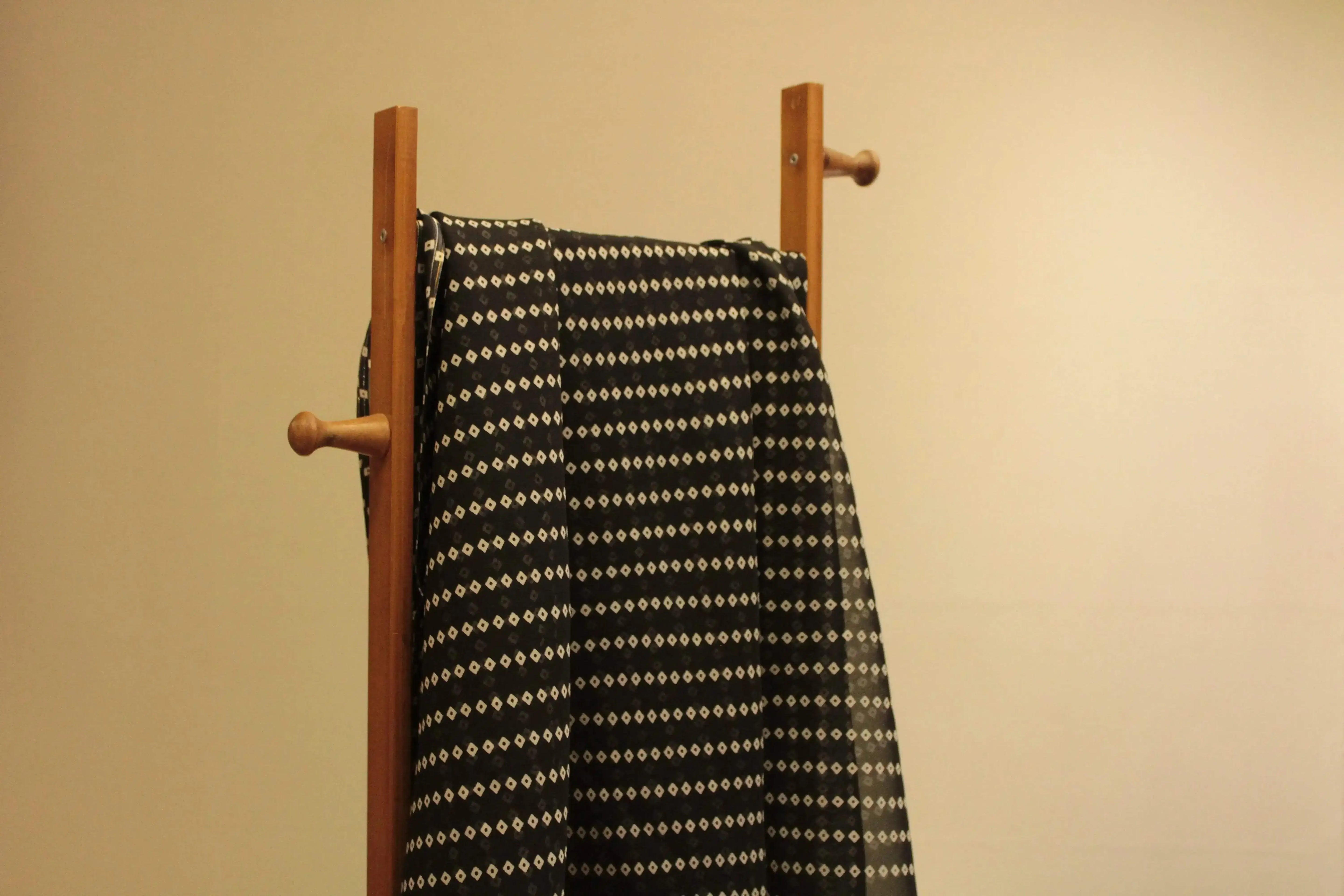 Knots: Pure Organza Bandhej Fabric - Black - M'Foks