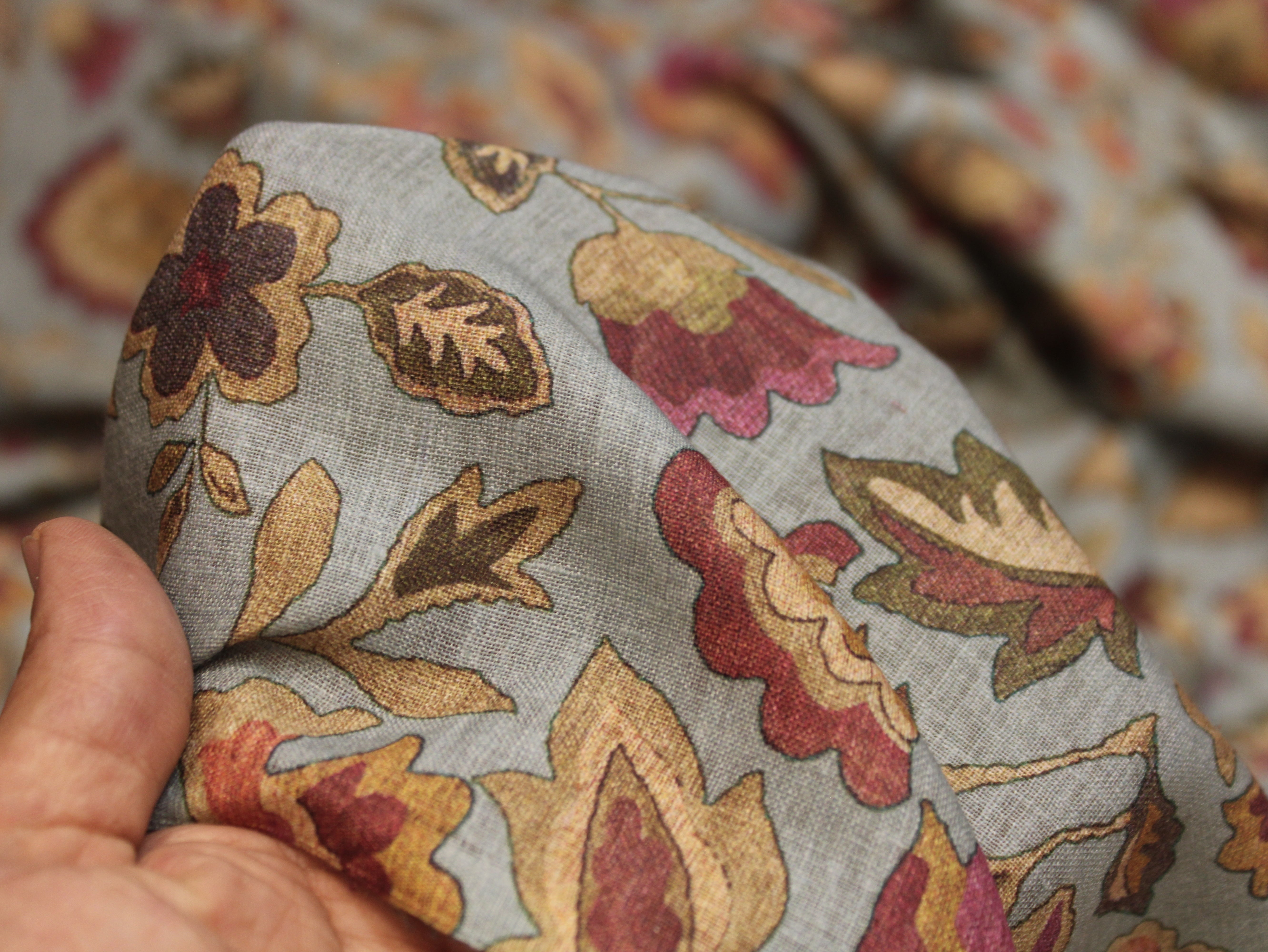 Digital Printed Linen Texture Slub Cotton Fabric 44 Inches