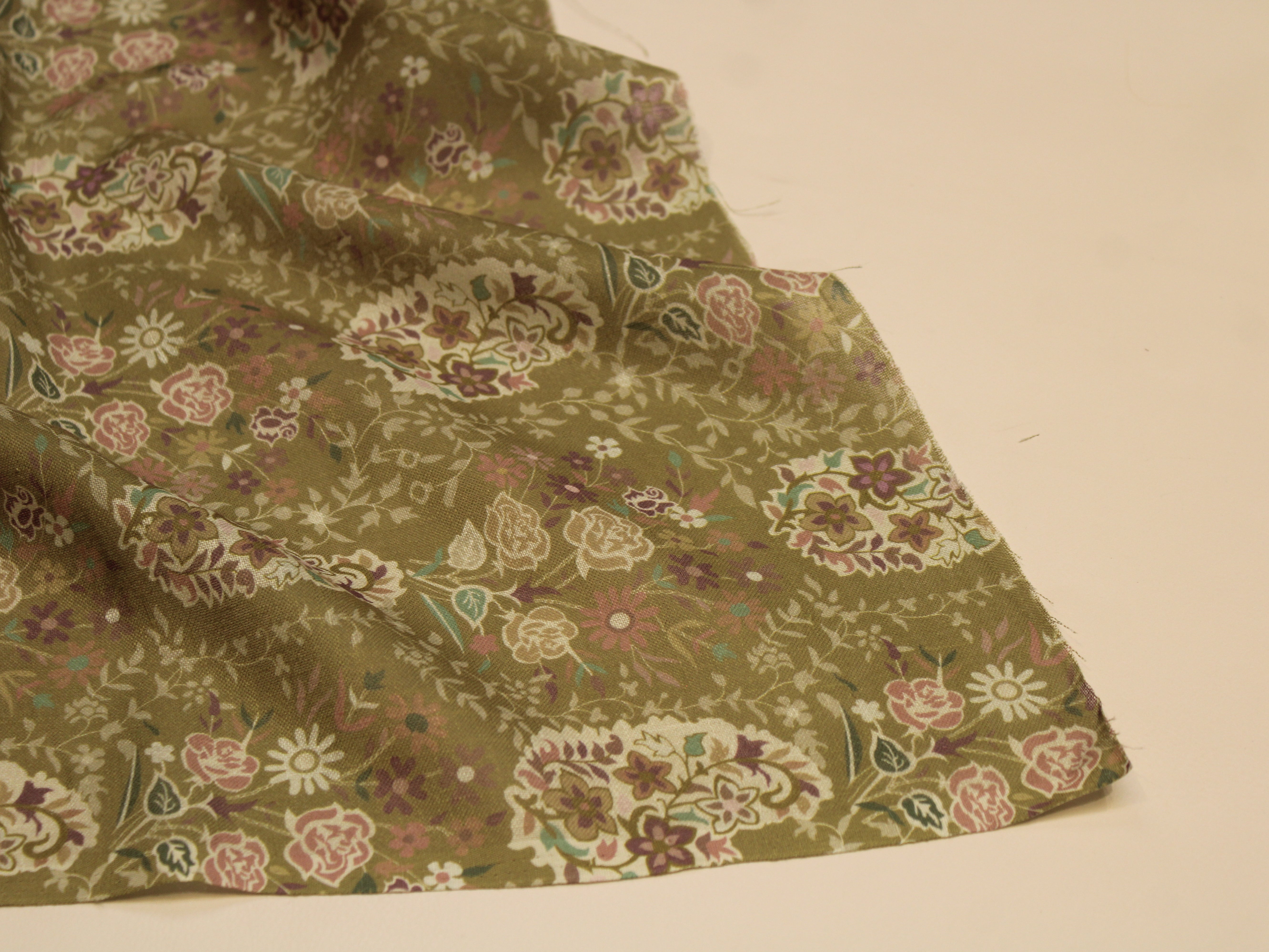 Digital Printed Linen Texture Slub Cotton Fabric 44 Inches