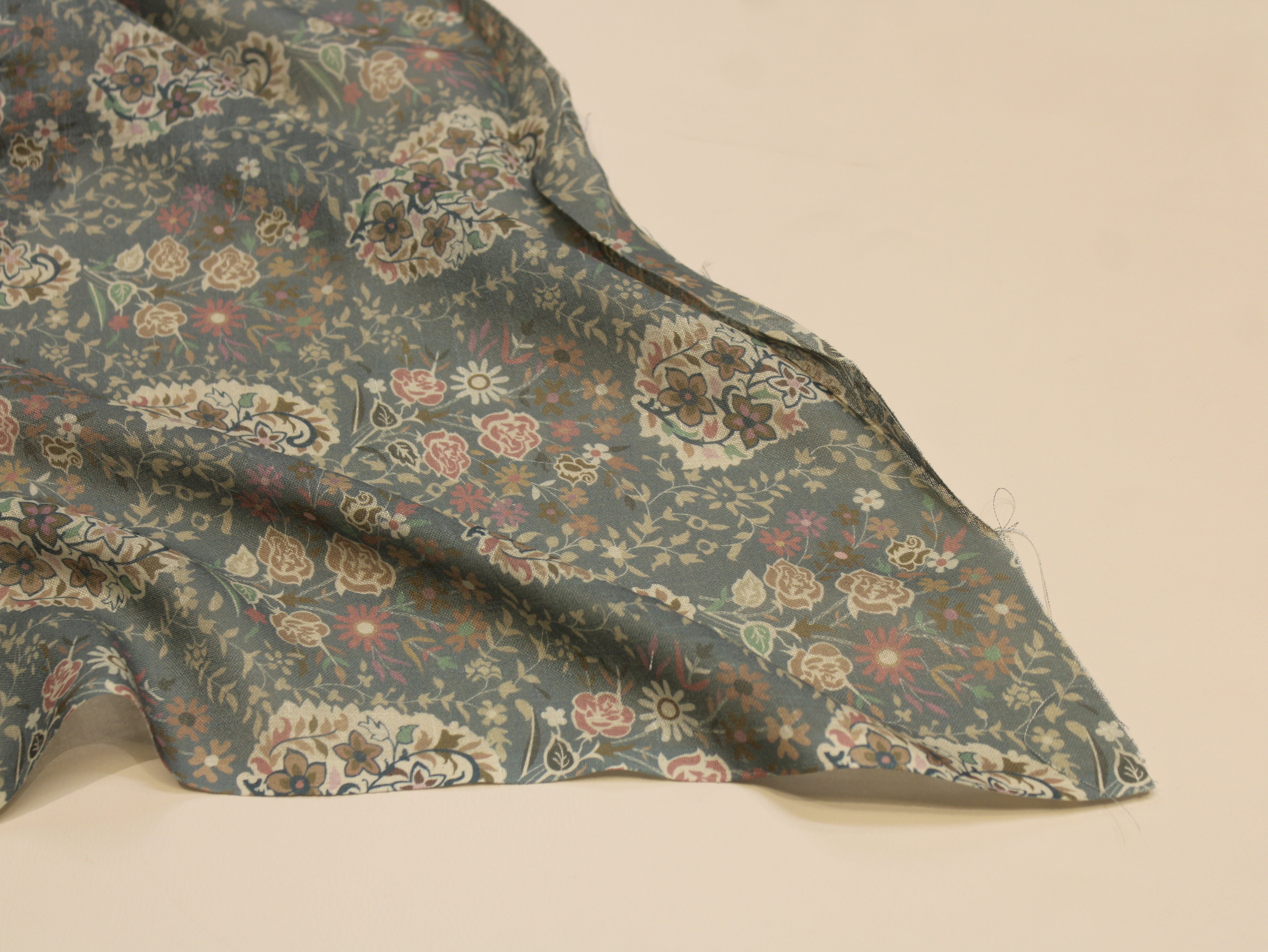 Digital Printed Linen Texture Slub Cotton Fabric 44 Inches