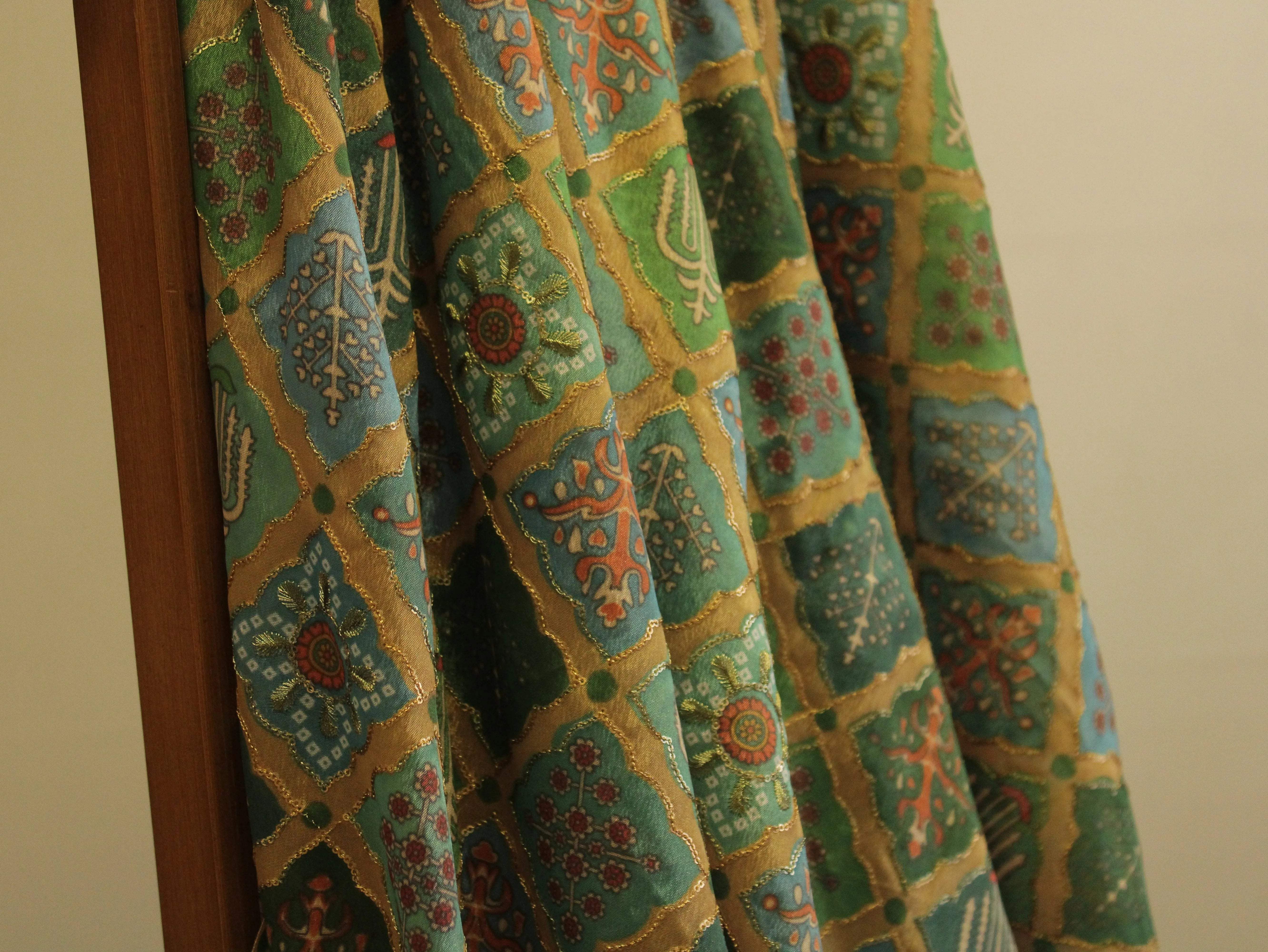Vintage - Viscose Chinon Silk with Digital Print & Sequin Work Fabric - Green - M'Foks