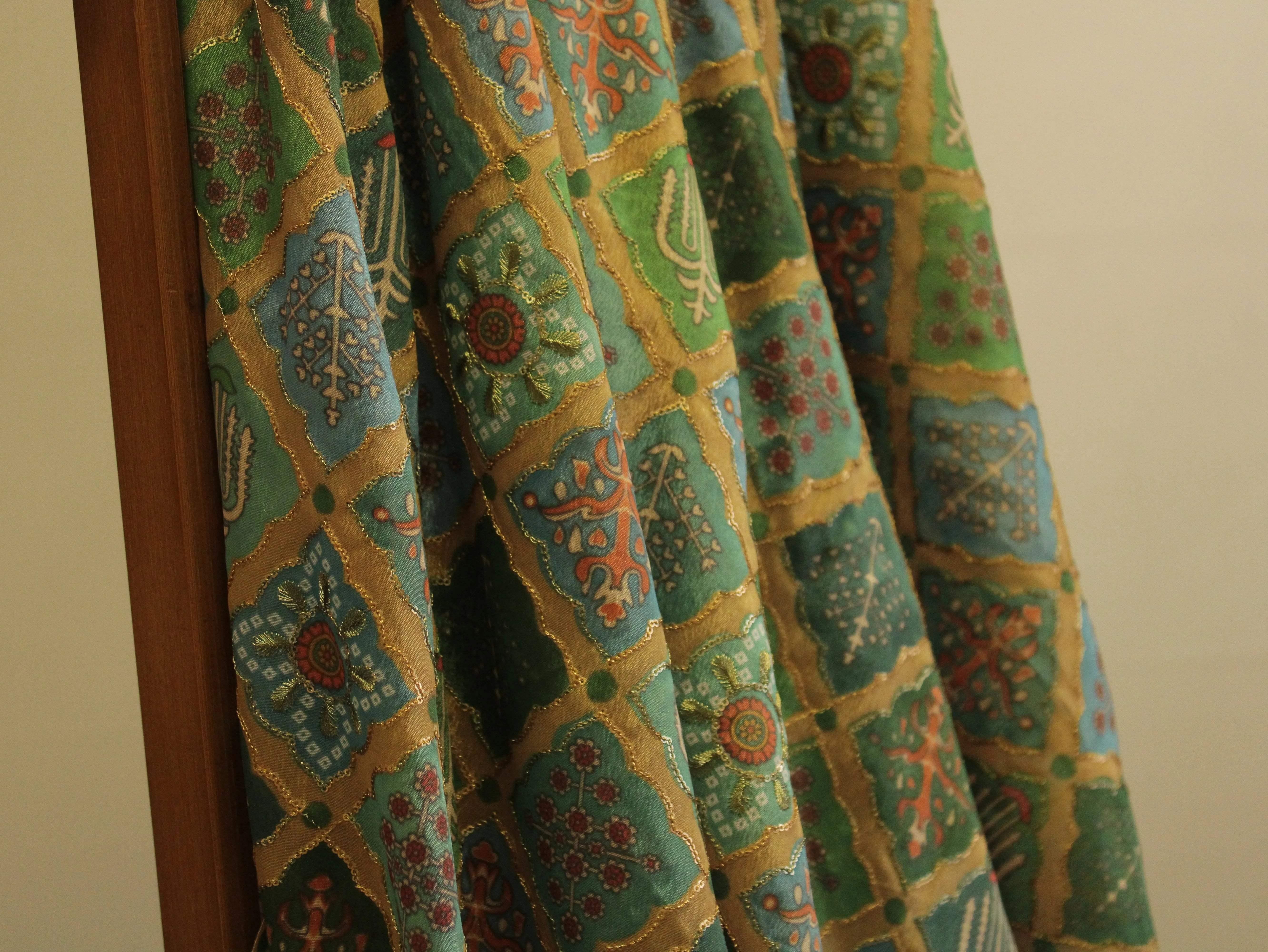 Vintage - Viscose Chinon Silk with Digital Print & Sequin Work Fabric - Green - M'Foks