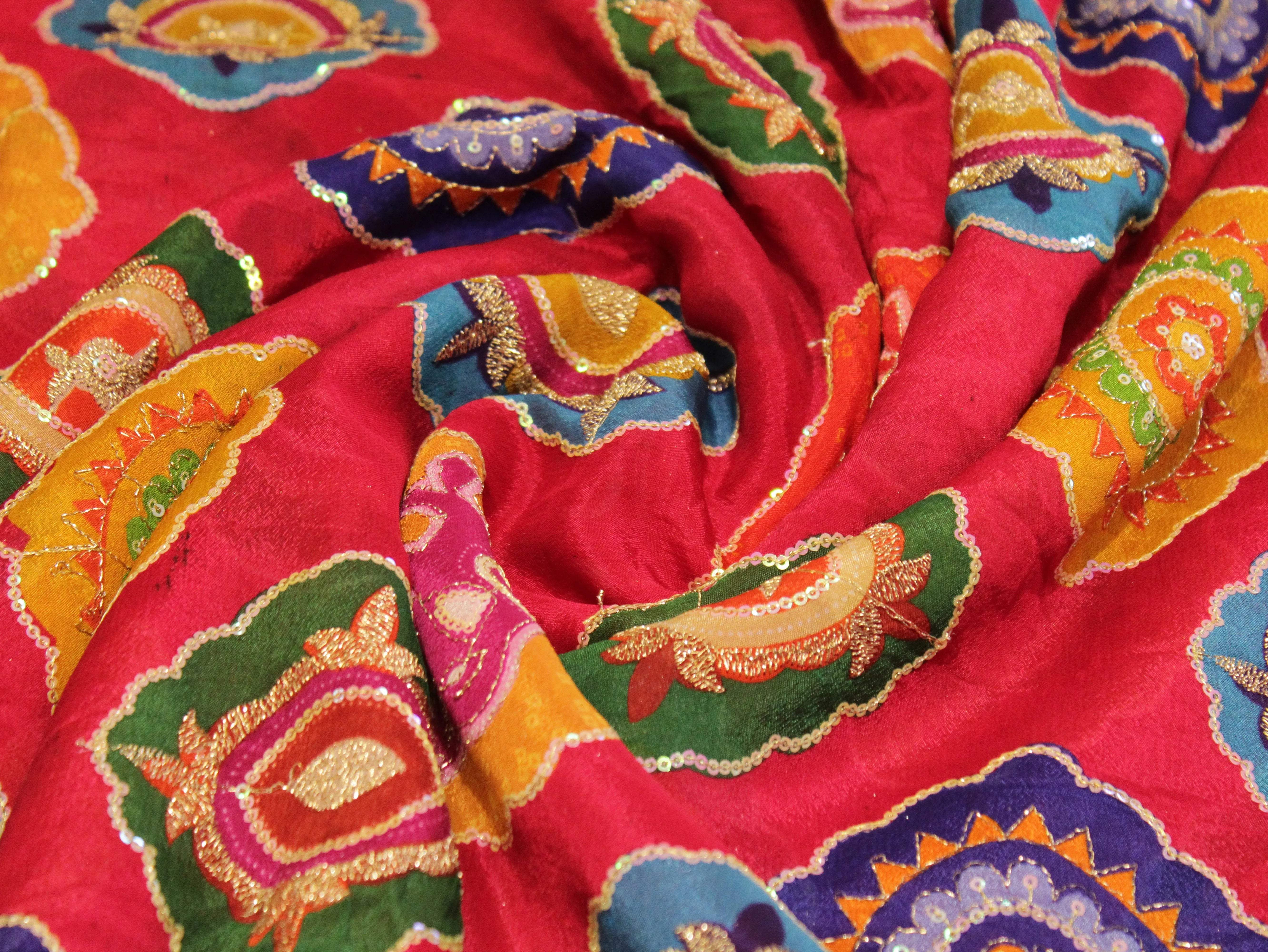 POSH : Digital Print with position work Chinon Fabric - Cherry Rani - M'Foks