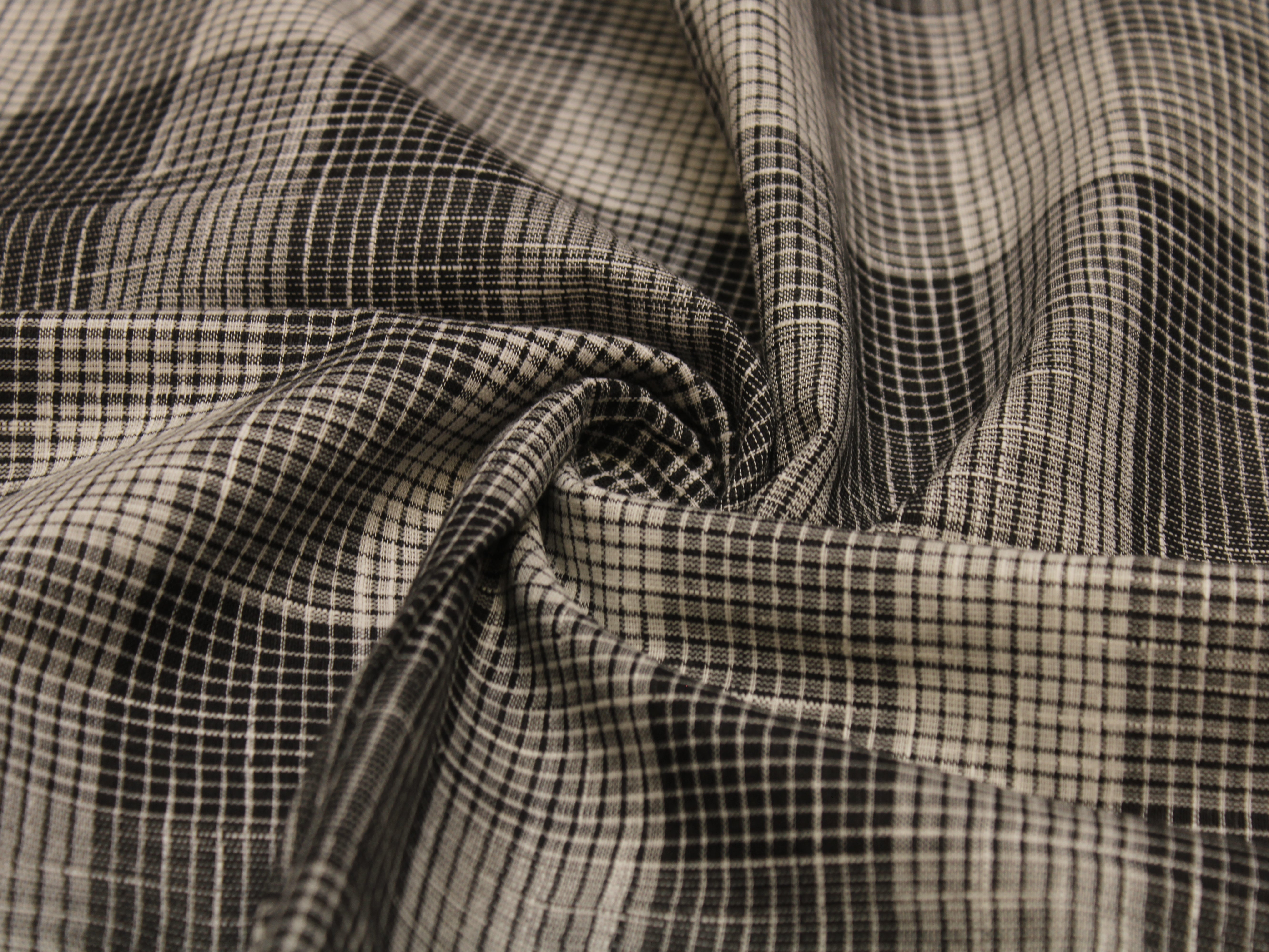 Pure Cotton Handloom Non-Washed Yarn Dyed Check Fabric 44 Inch | Black & Grey Gingham