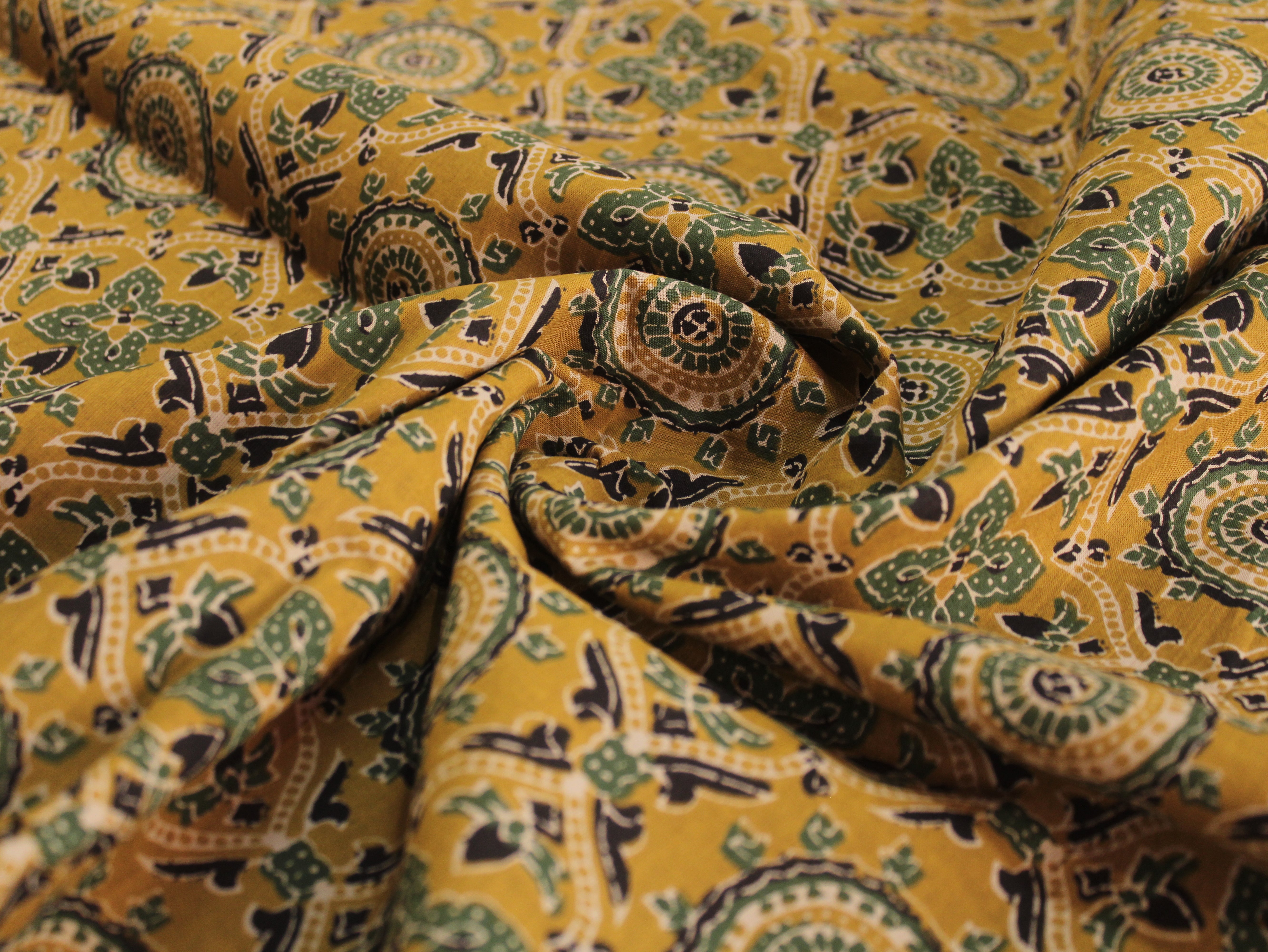 Tissu Imprimé Premium Pur Coton Laize 112 cm