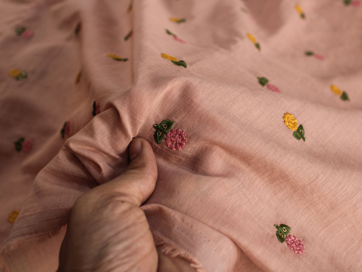 Tissu Mal Chanderi avec broderie bouquet floral — Mauve