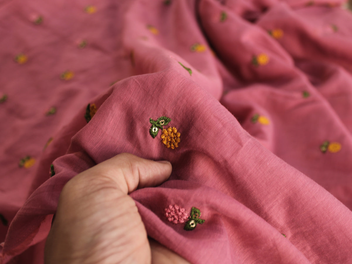 Tissu Mal Chanderi avec broderie bouquet floral — Mauve