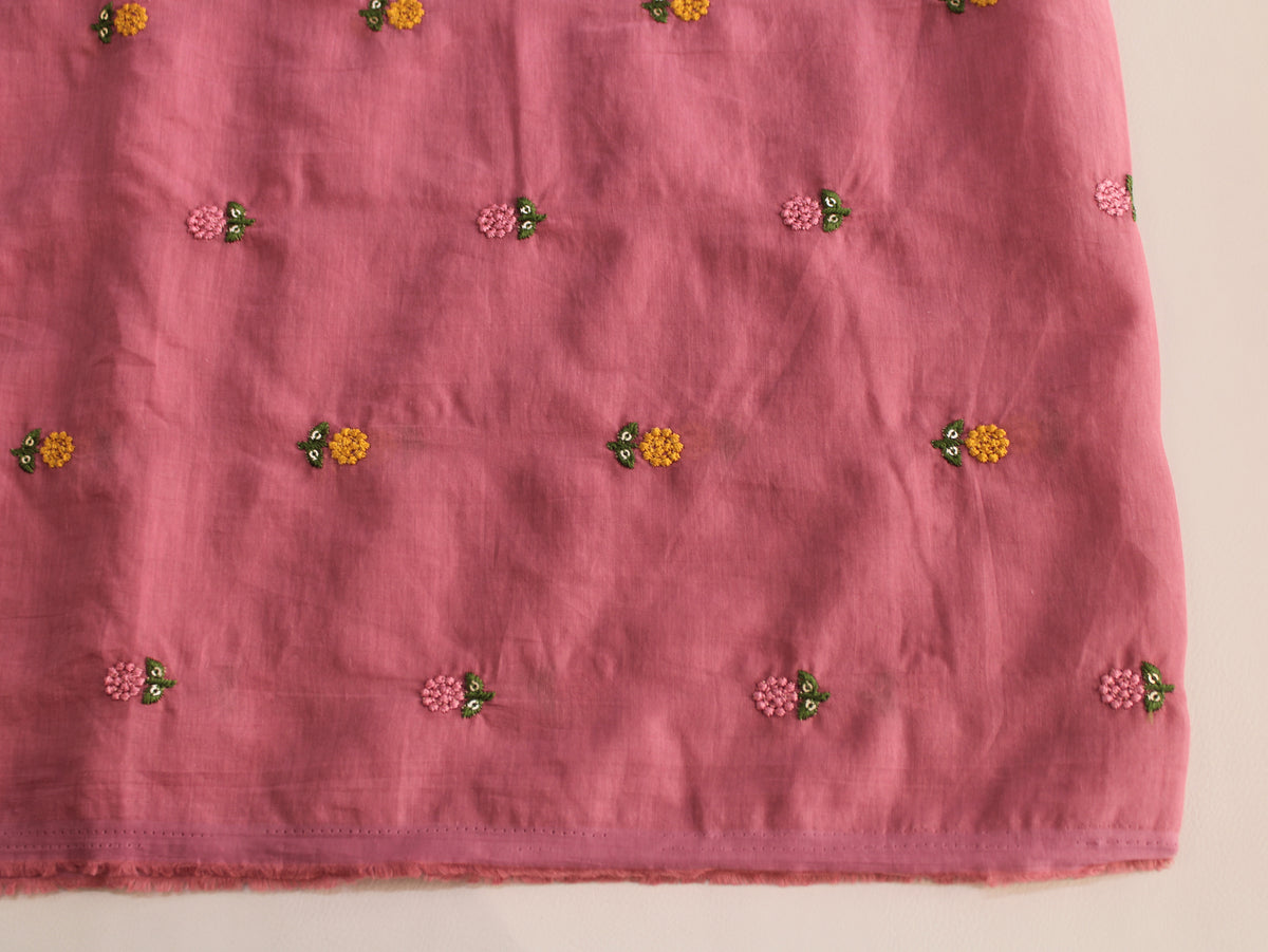 Tissu Mal Chanderi avec broderie bouquet floral — Mauve