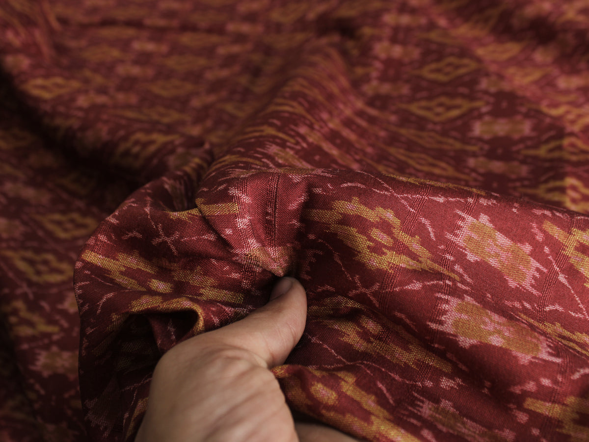Tissu imprimé Ikat effet Matka de soie artificielle