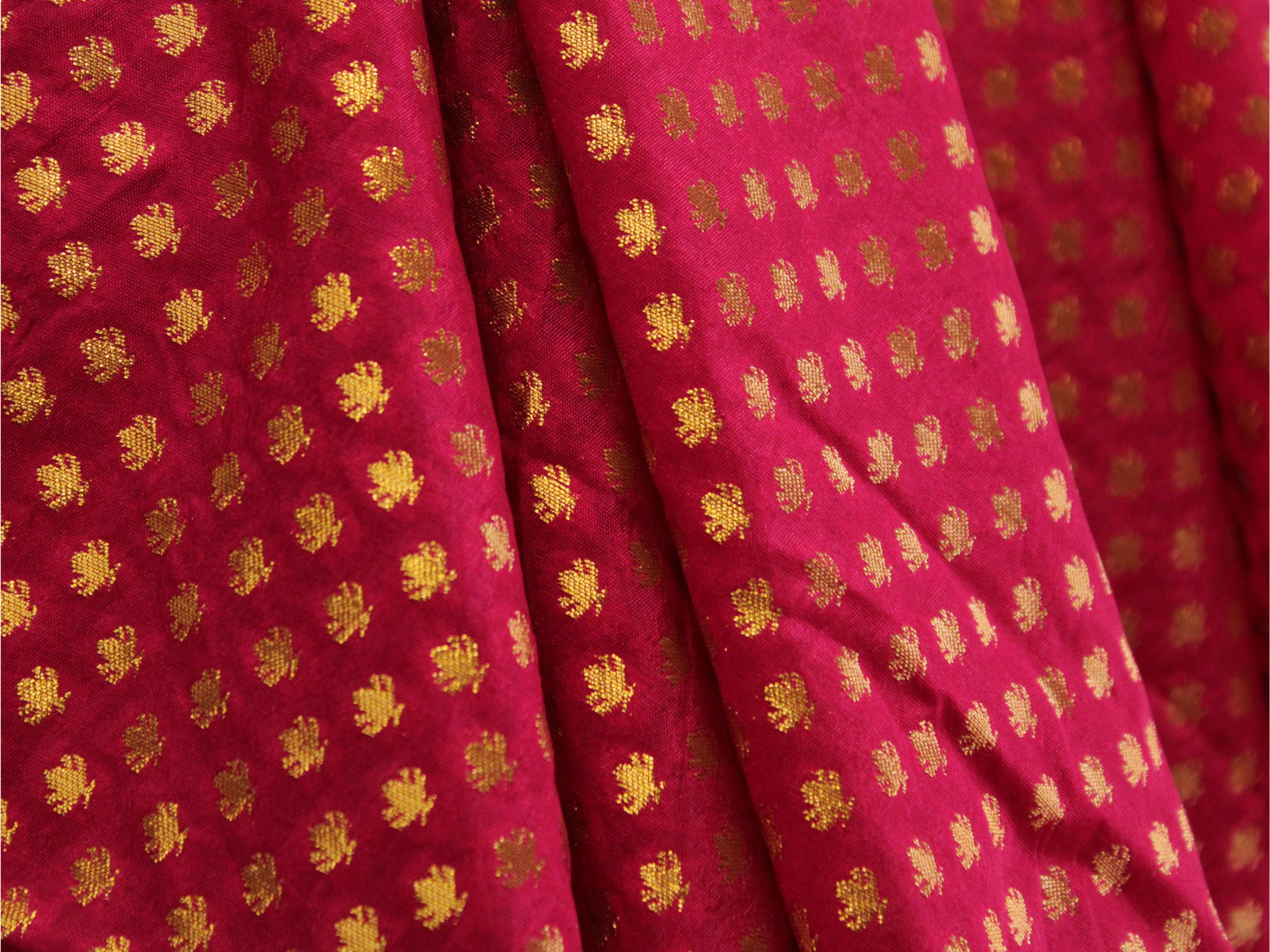 Banarasi Brocade Fabric - Rani - M'Foks