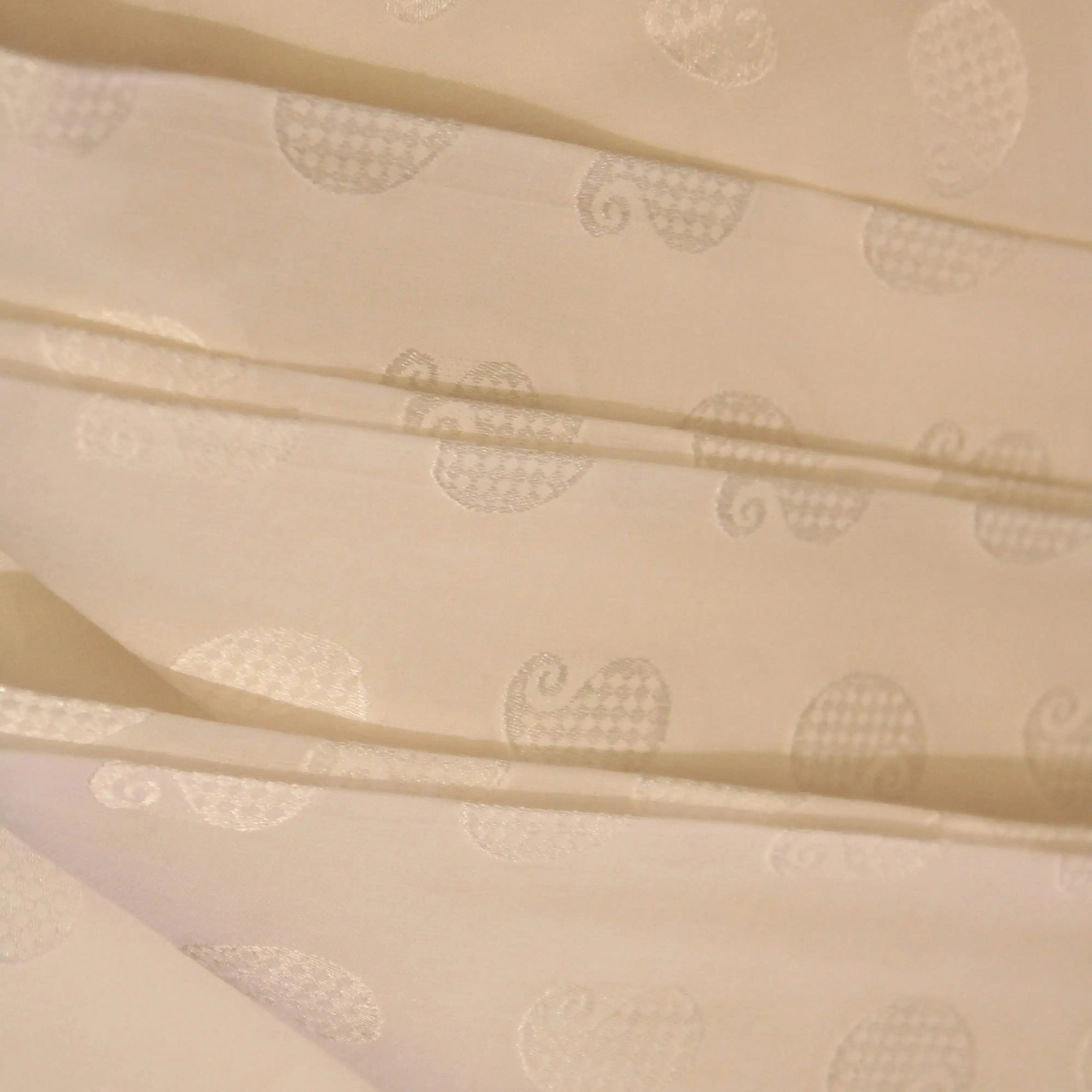 Dream weave - Cotton White Paisley Woven Fabric - M'Foks