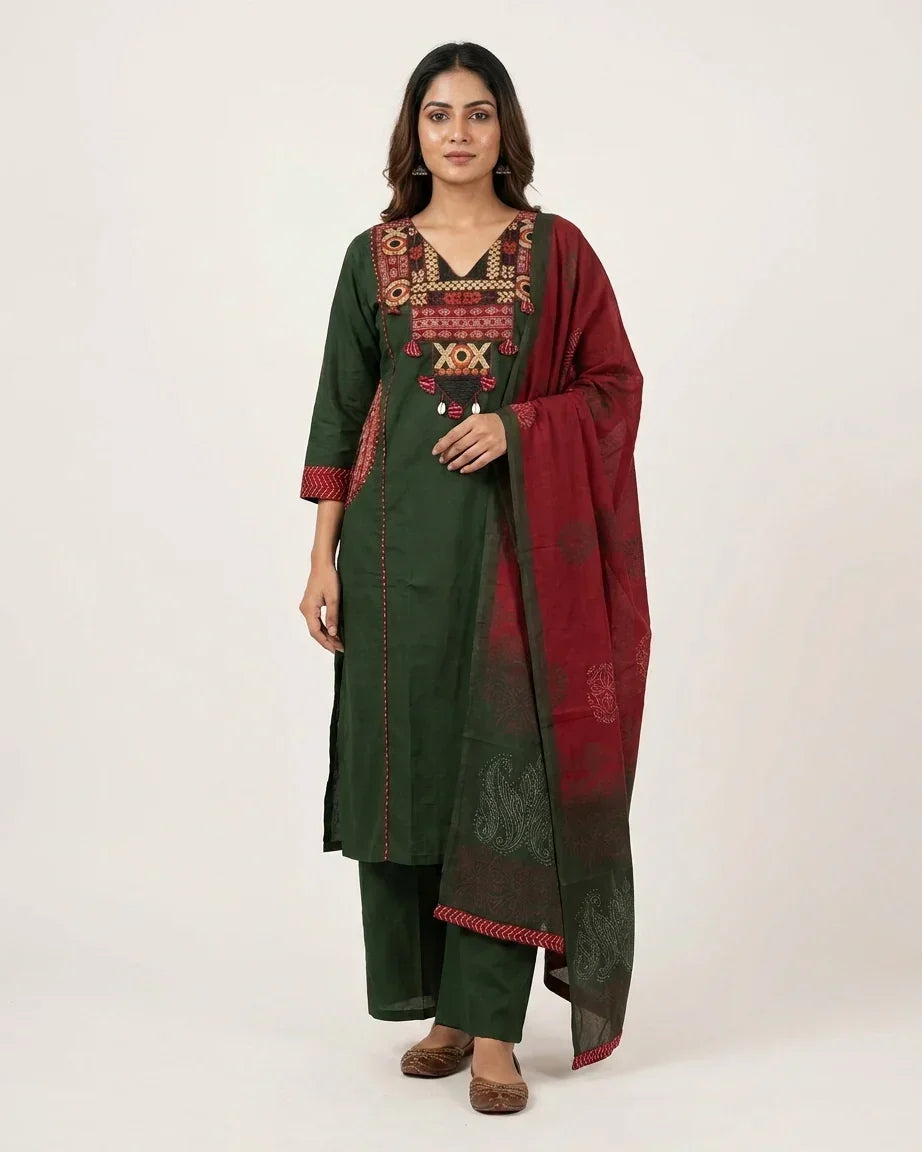 Pure Cotton Suit Set with Thread Work & Embroidered Pockets - Green