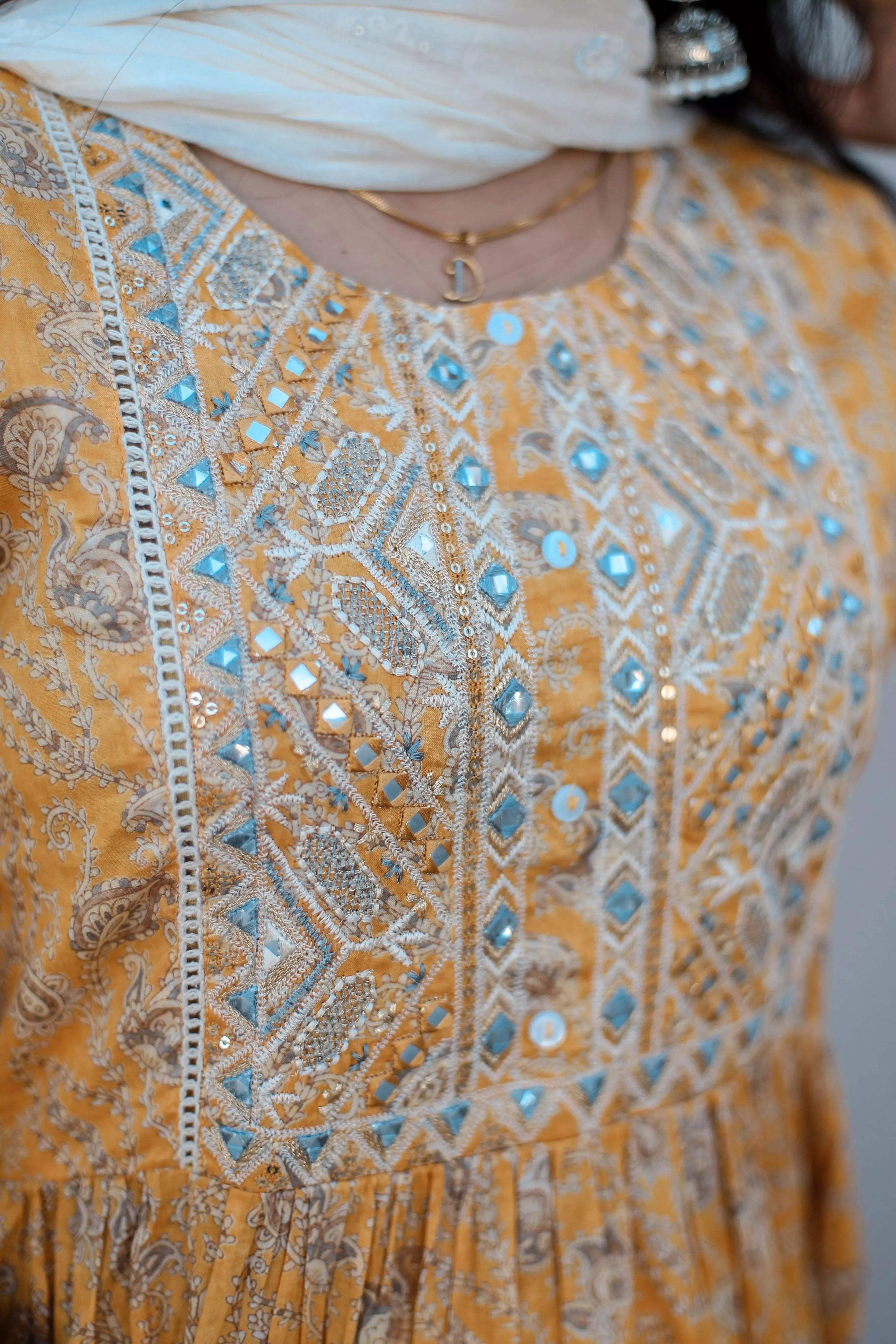 मलमल - Nayra Cut Kurta & Dupatta Set - Redefining Elegance - M'Foks
