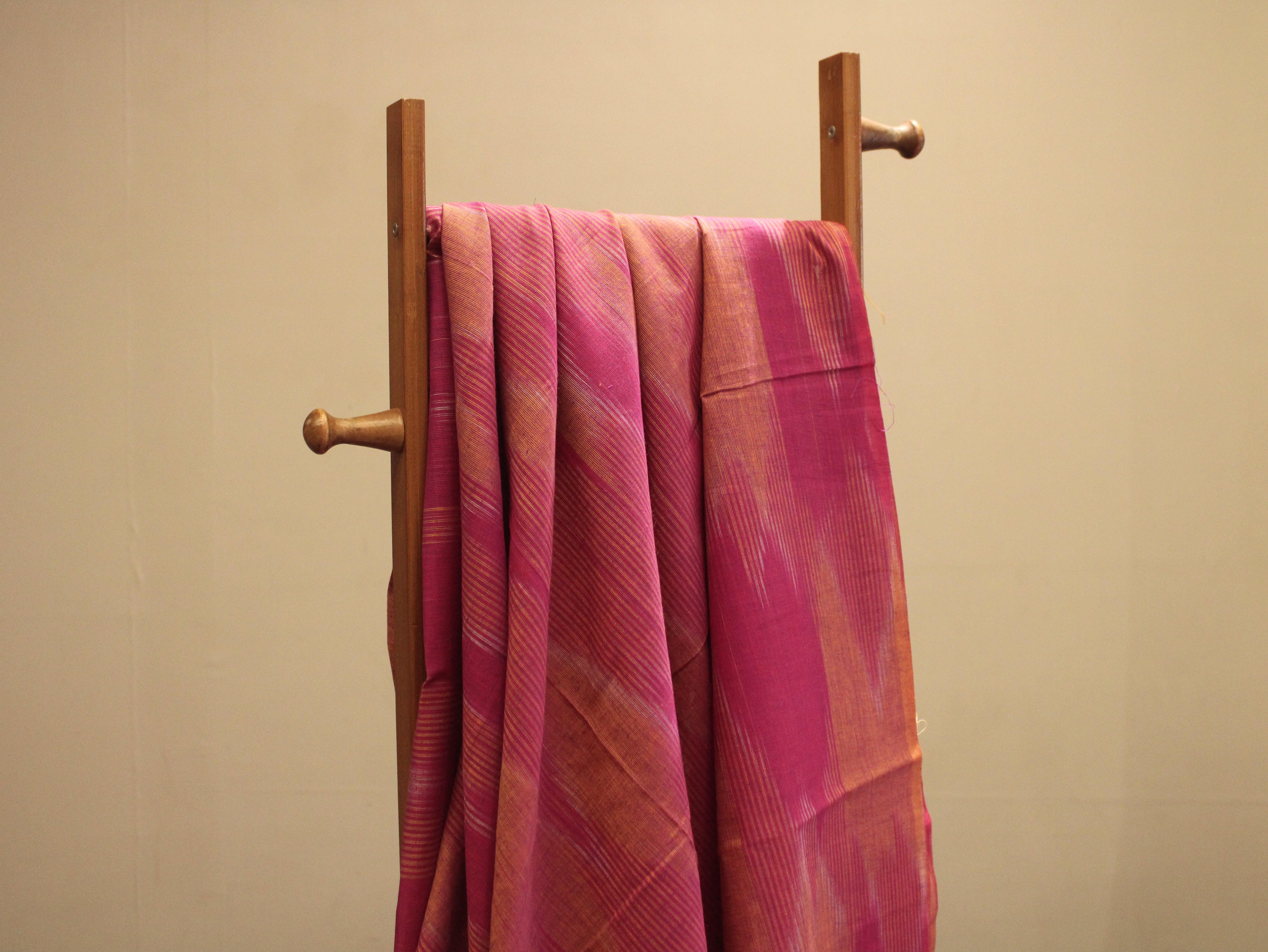 Mfoks : Handloom Pure Cotton Woven Fabric - Rani