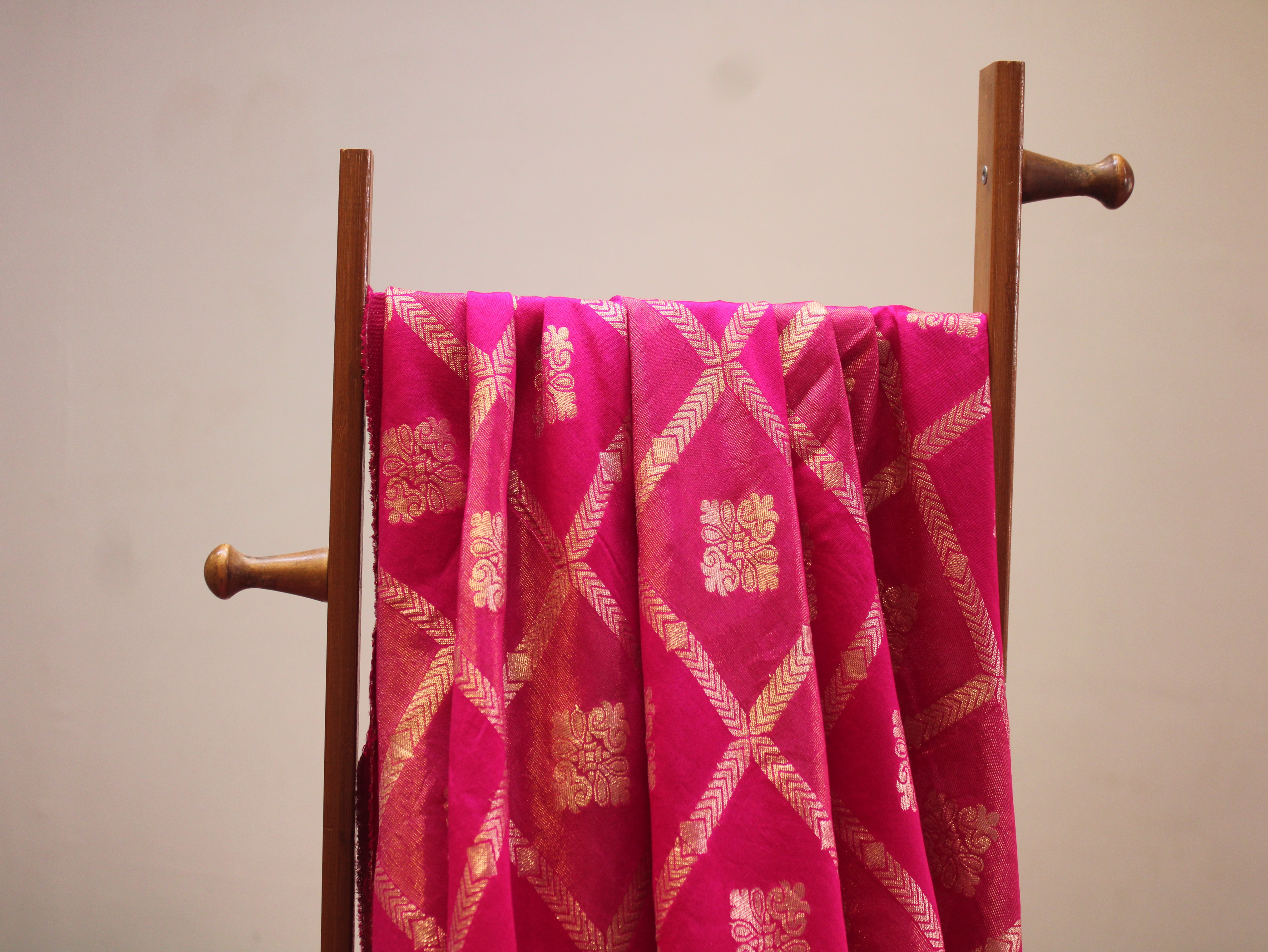 Dola Silk Checked Jacquard Banarasi Fabric | 44 Inch | Rani