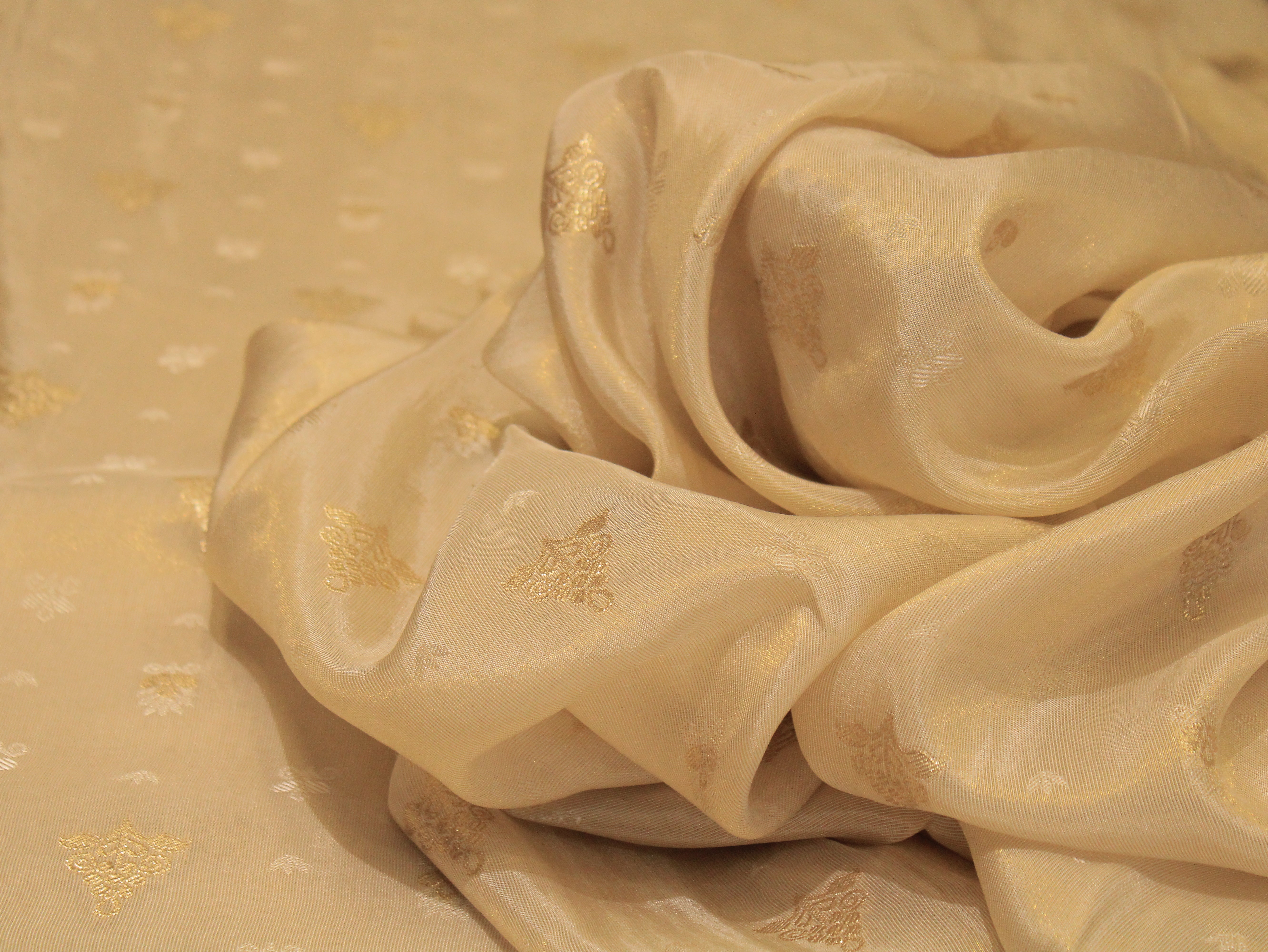 Ivory Elegance: Premium Jacquard Tissue Fabric - Dyeable