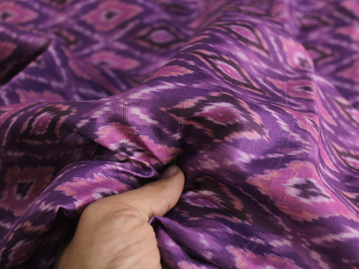 Tissu imprimé Ikat effet Matka de soie artificielle