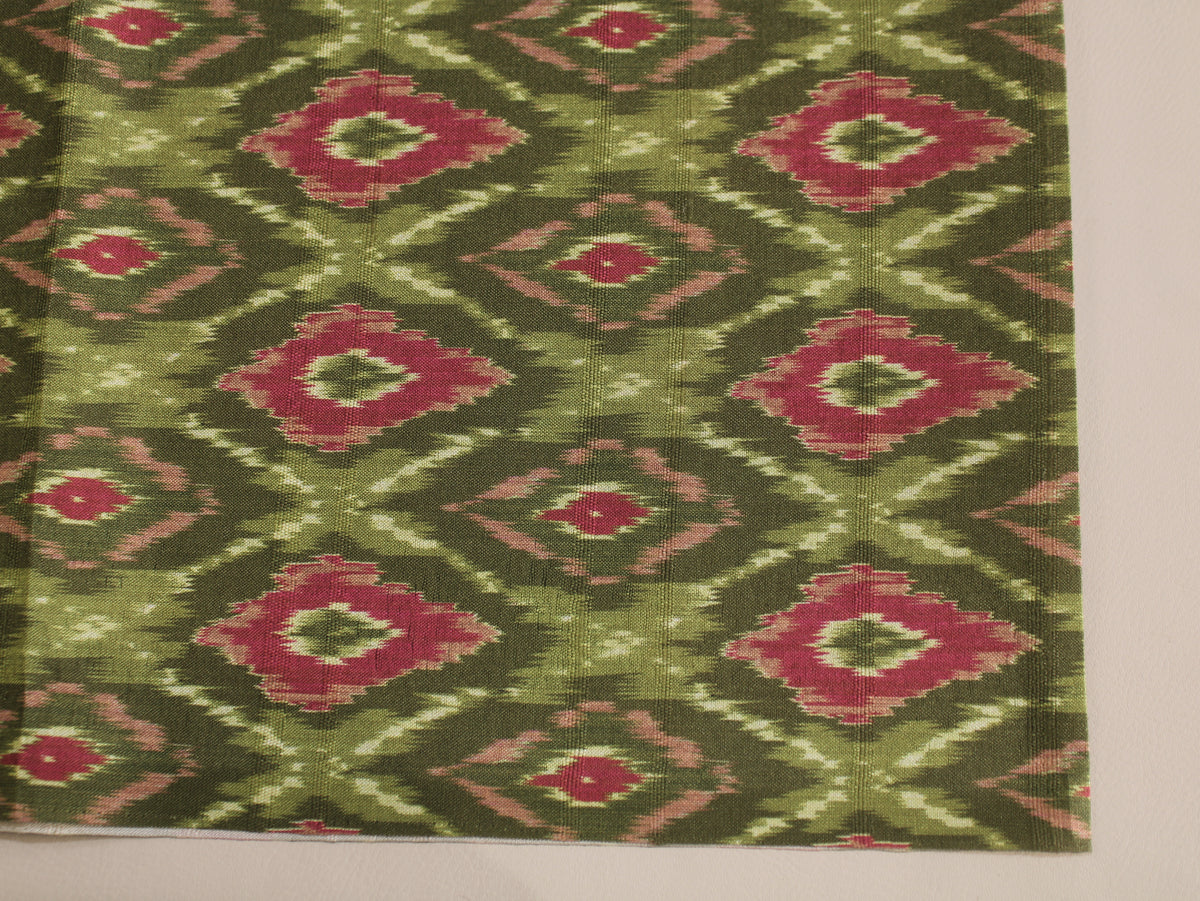 Tissu imprimé Ikat effet Matka de soie artificielle