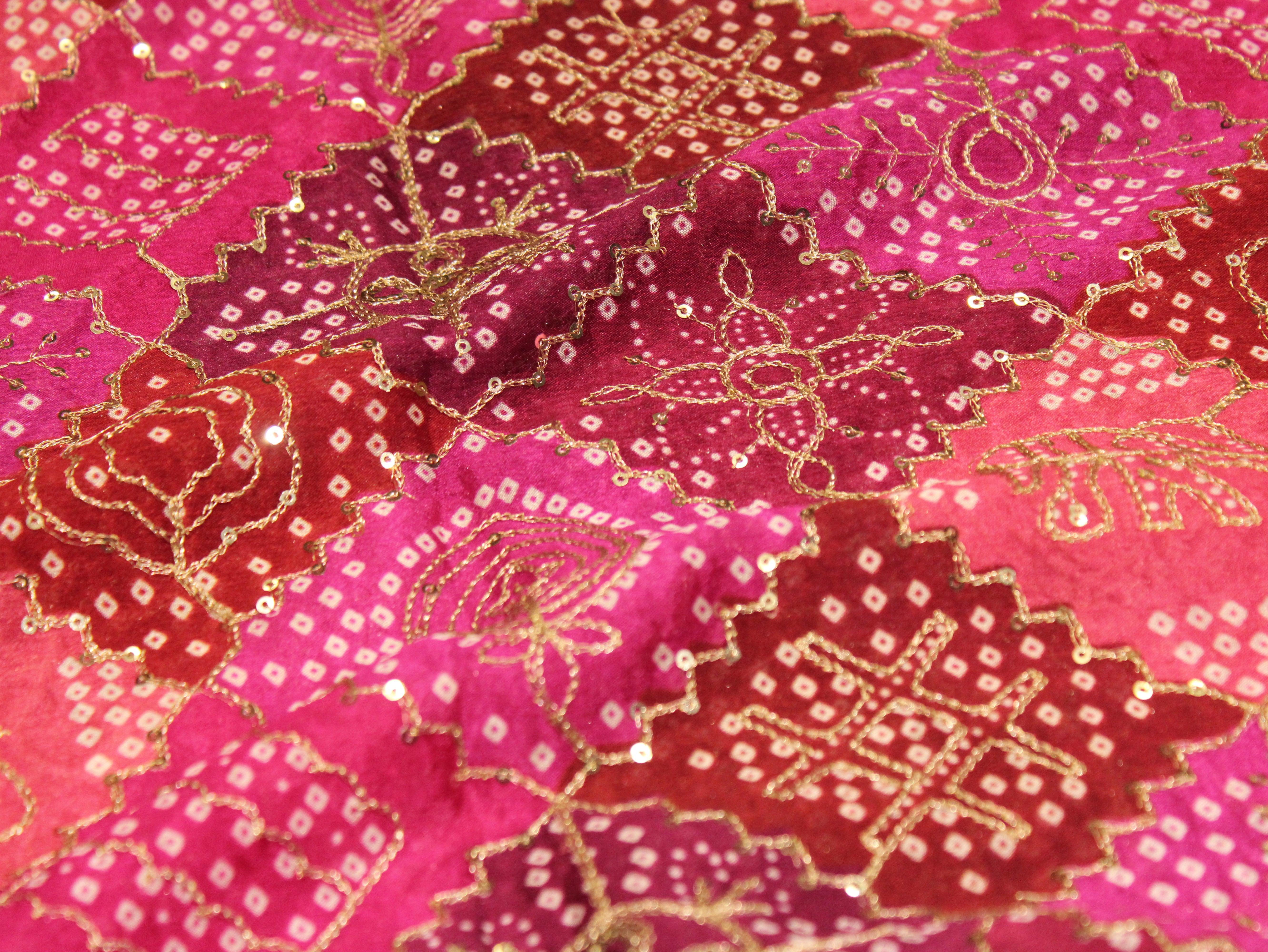 Stage: Vintage Chinon Bandhini Fabric - Pink - M'Foks